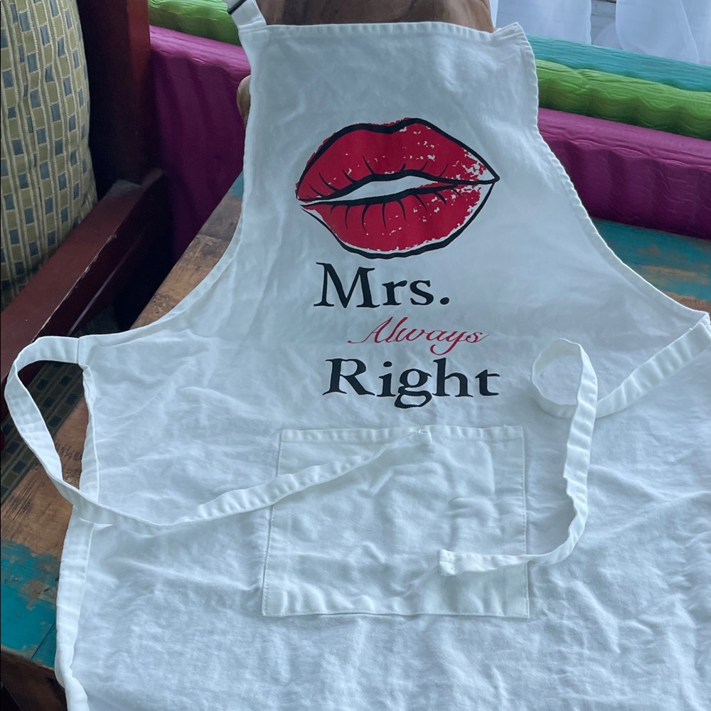 White Apron with Red Lips Design- MRS ALWSYS RIGHT
